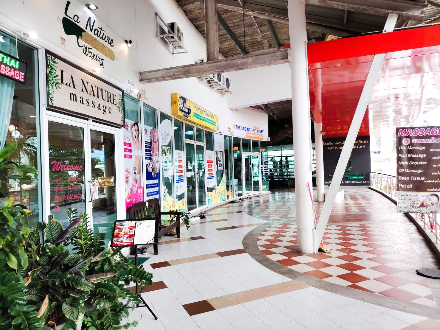 ร้าน La Nature ตั้งอยู่ในห้างสรรพสินค้าในเชียงใหม่